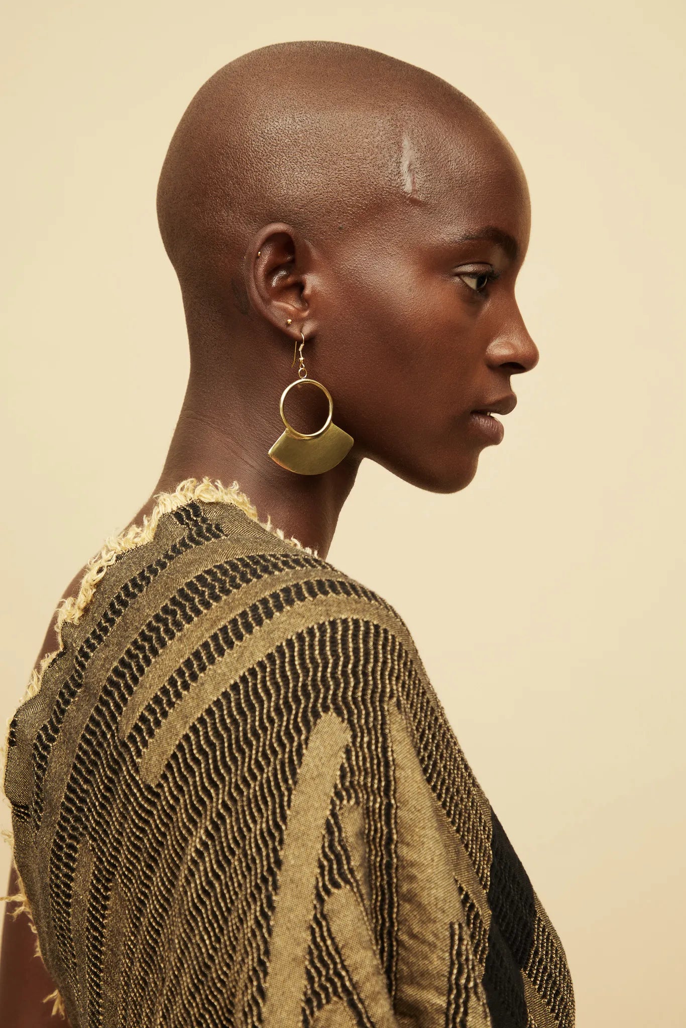 Halisi Shawl (Black and Gold)