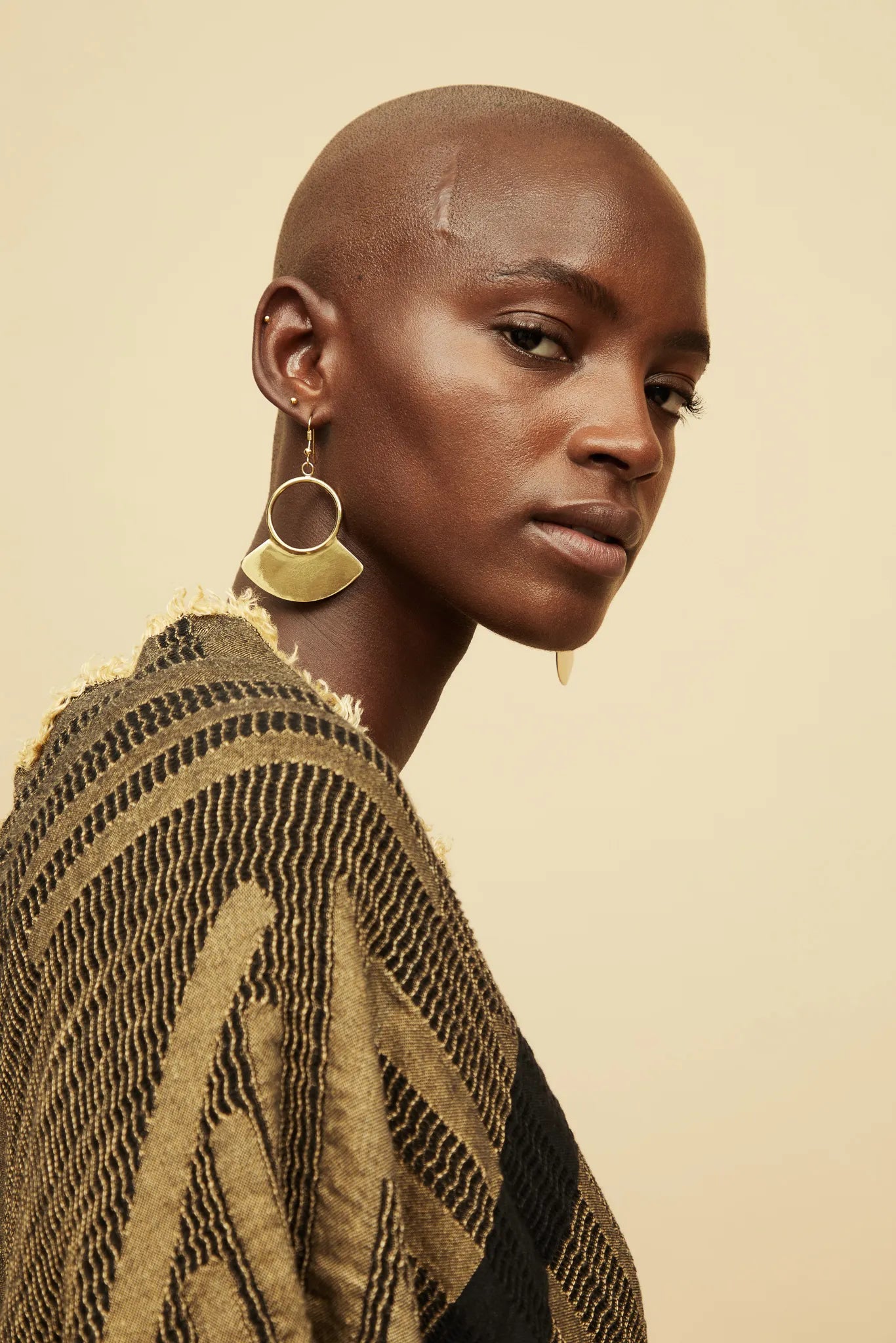 Halisi Shawl (Black and Gold)