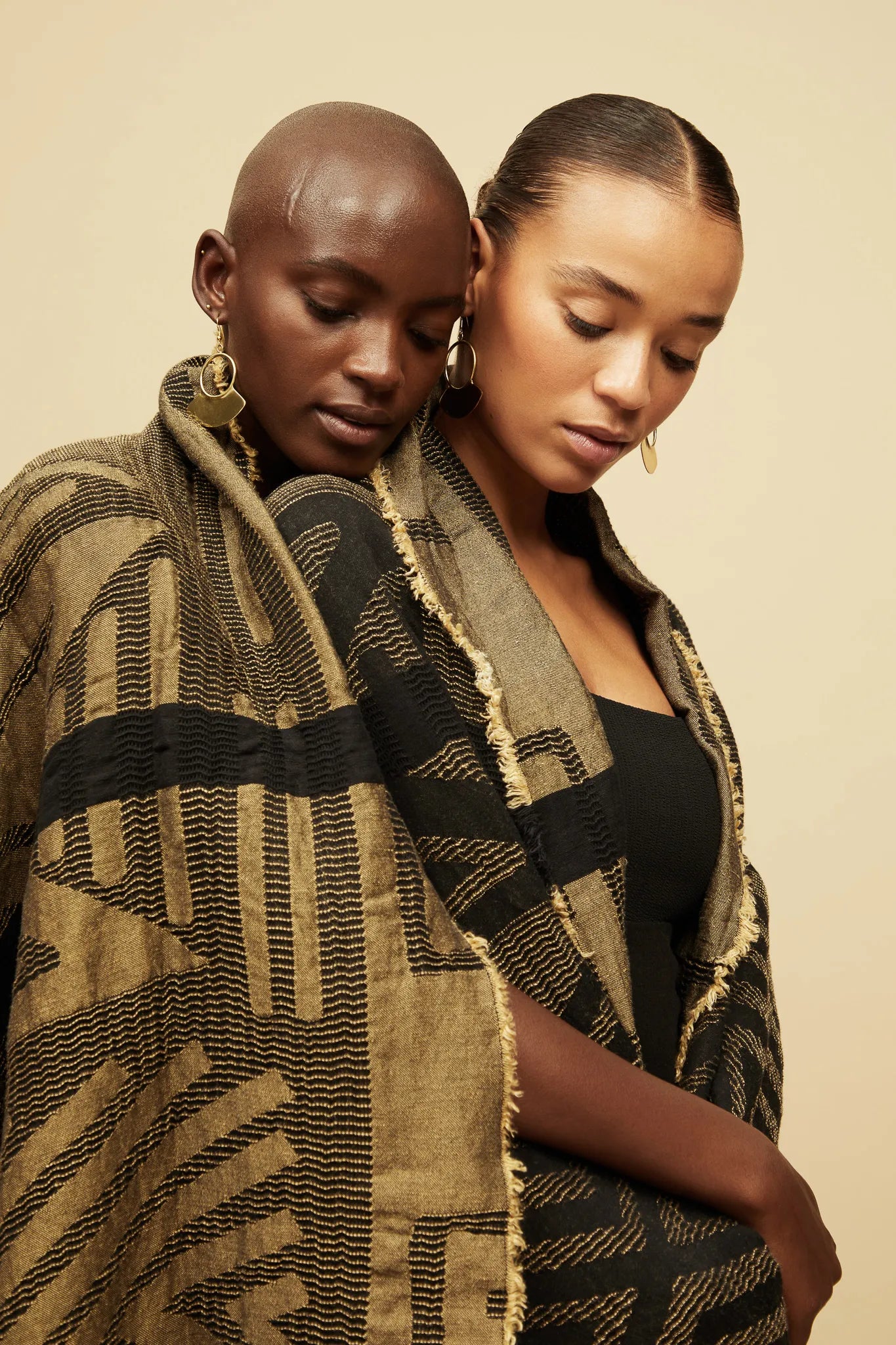 Halisi Shawl (Black and Gold)