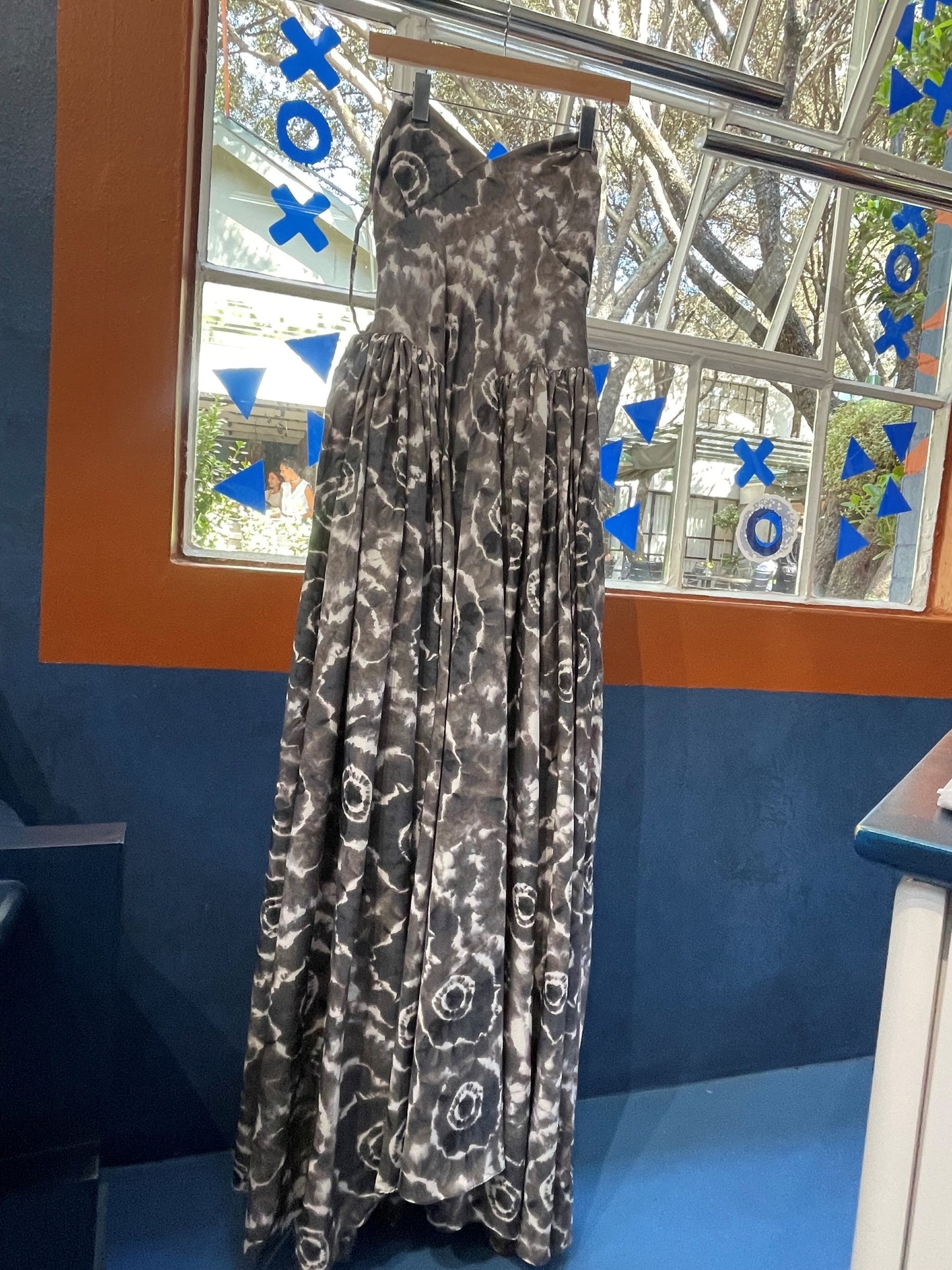 Robe Messika (Grey & White)