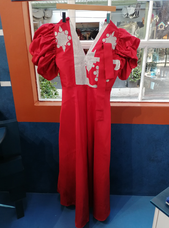 Robe Tabou Longue Rouge Broderie Argente