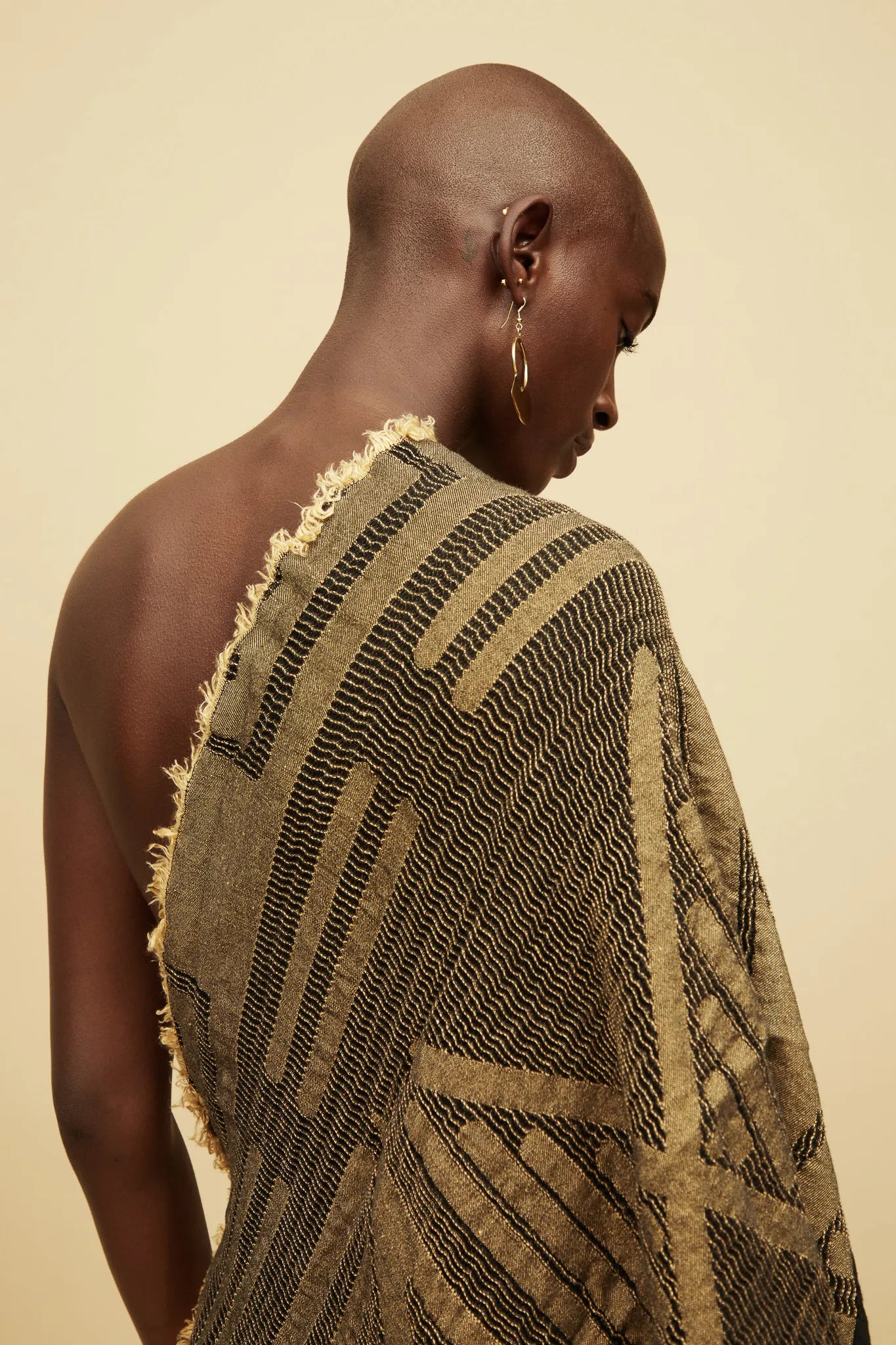 Halisi Shawl (Black and Gold)
