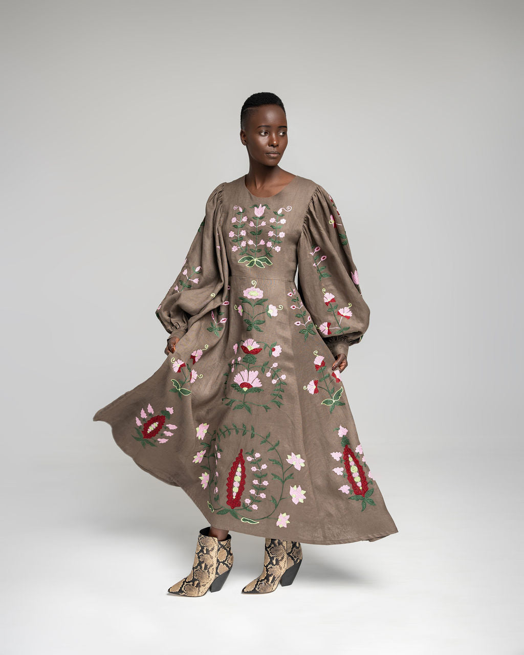 Loshoro Maxi - Hojicha w / multi embroidery