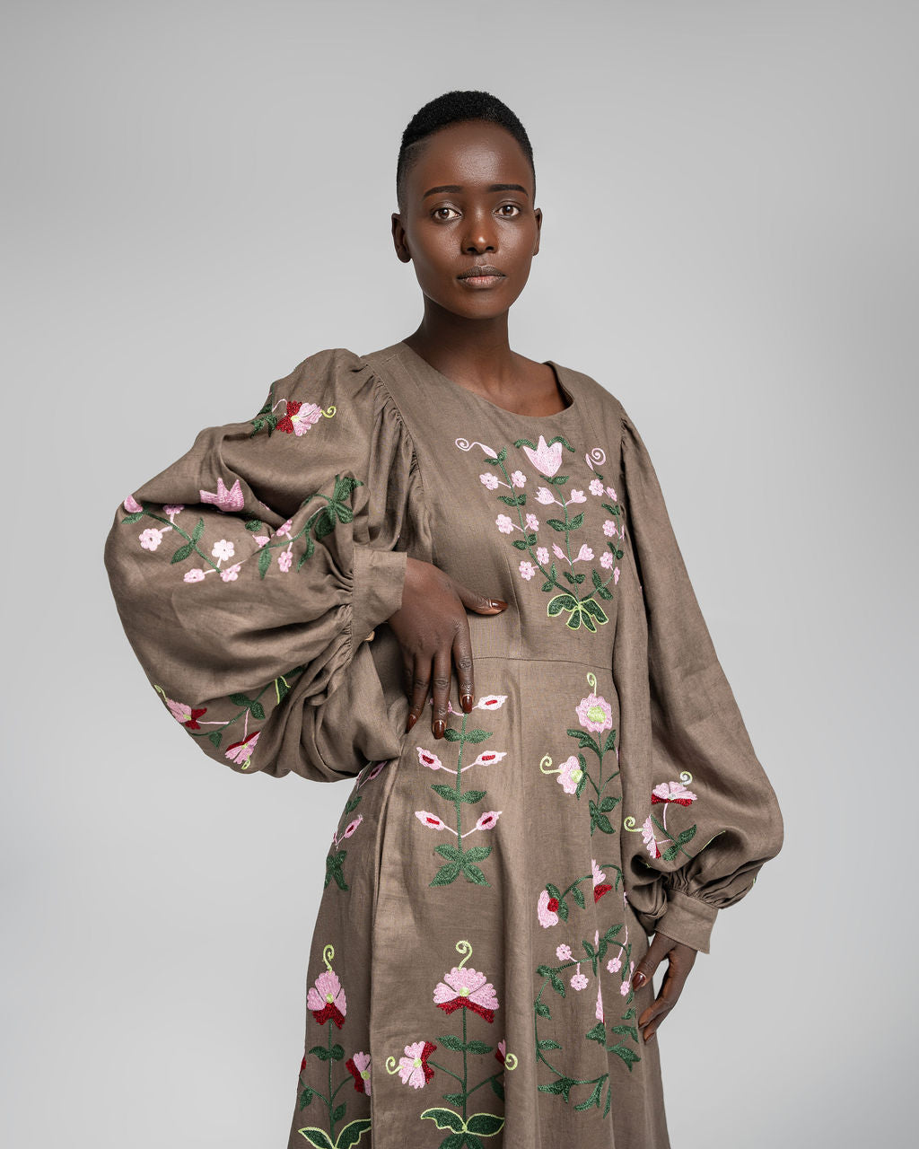 Loshoro Maxi - Hojicha w / multi embroidery