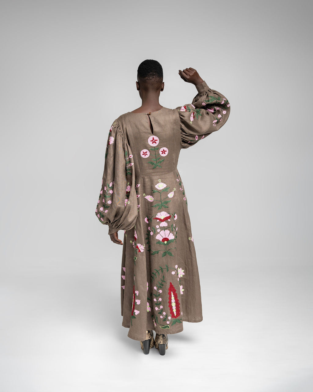Loshoro Maxi - Hojicha w / multi embroidery