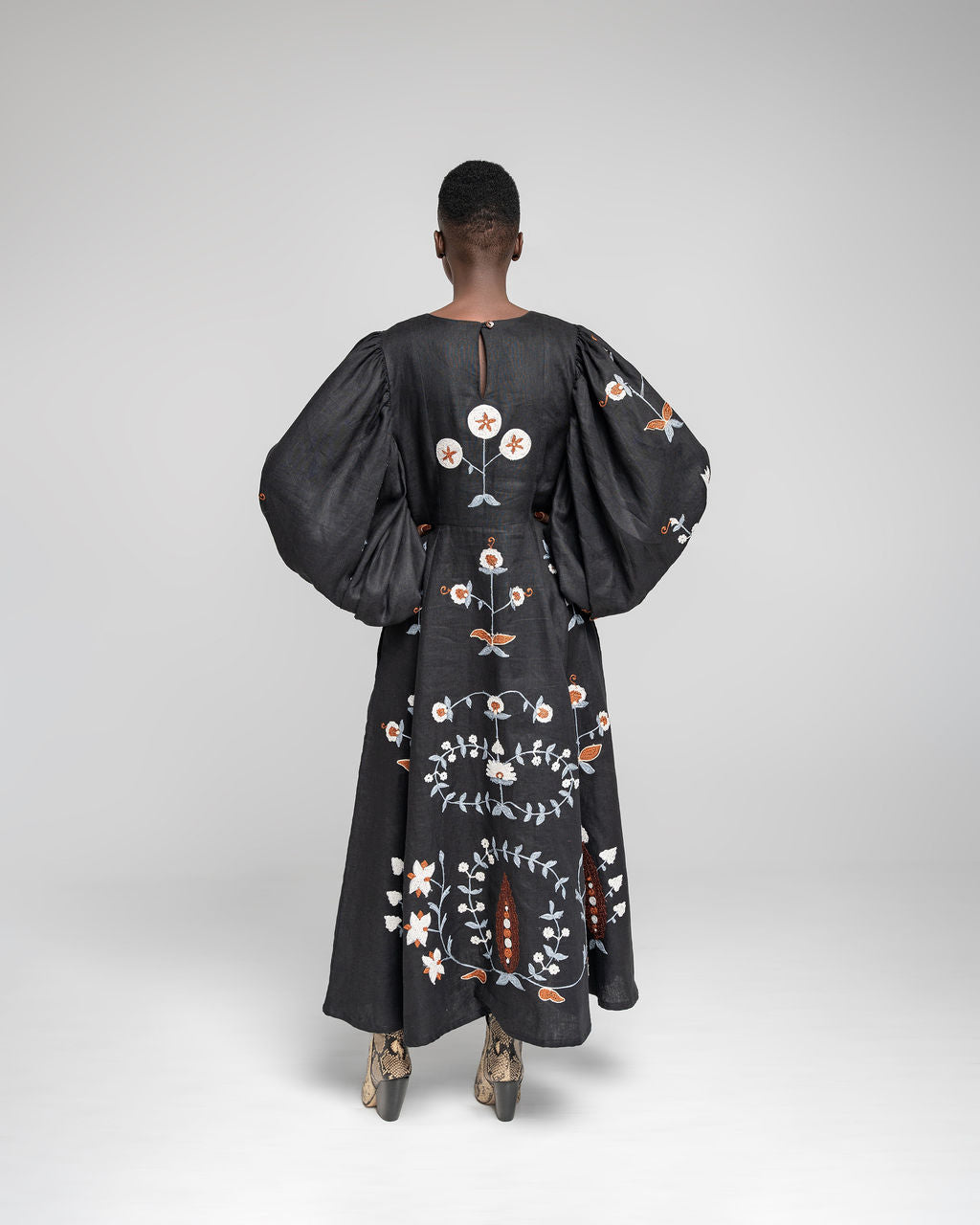 Loshoro Maxi - Black w / multi embroidery