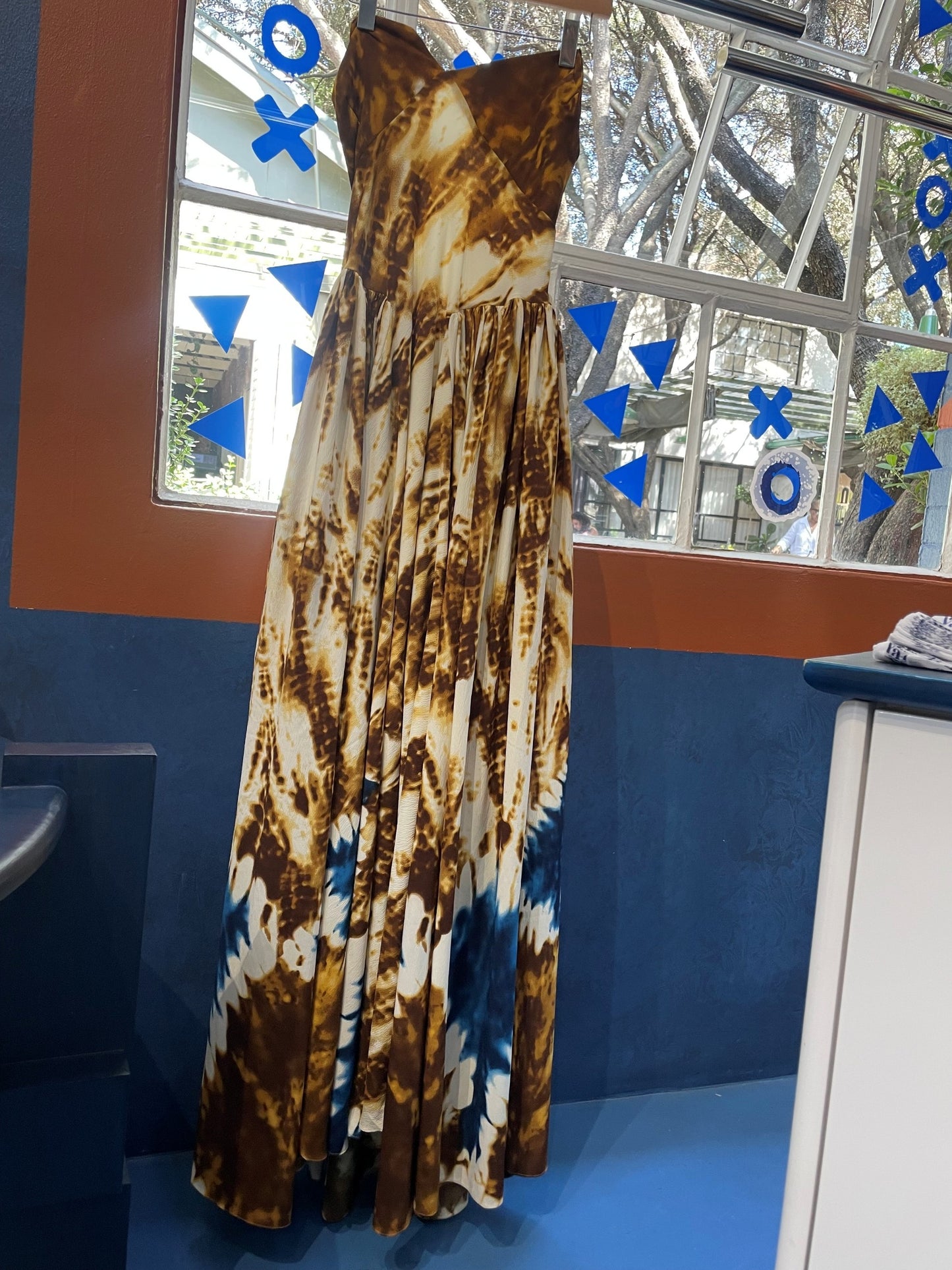 Robe Messika (Brown & Gold)