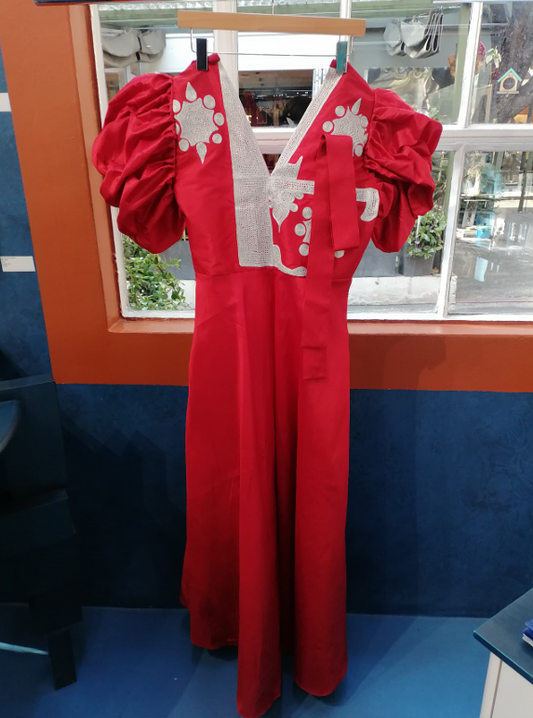 Robe Tabou Longue Rouge Broderie Argente